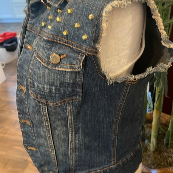 Romeo & Juliet Couture denim medium women’s metal studded vest with raw arm edge - Picture 6 of 11